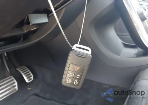 2013 Volvo S60 T5/T5 Platinum/T5 Premier/T5 Premier Plus z USA, uszkodzony, nr VIN YV1612FS0D2187952